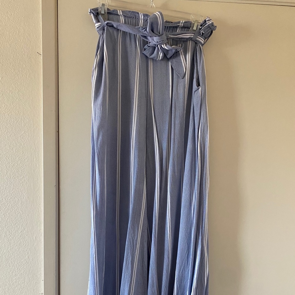 H & M wide leg blue and white striped pant